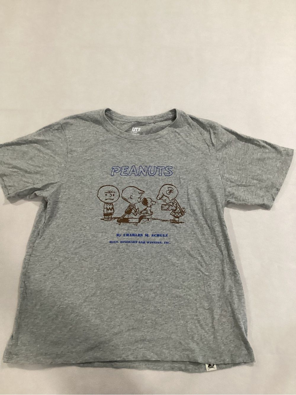 Uniqlo Peanuts Short Sleeve Tee - Grey with Blue Logo size medium #9/17